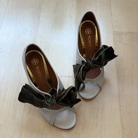 Tory Burch charm bow wedge - Picture 2 of 8